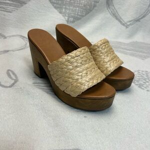 Lulus wooden Platform heels size:8